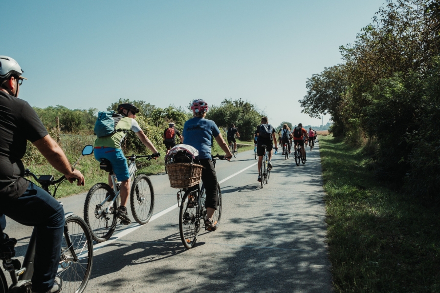 Wine & Bike Facebook